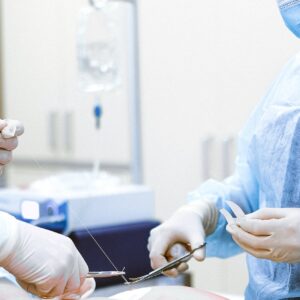 4 tips til at hjælpe dig med at finde en kvalificeret plastikkirurg