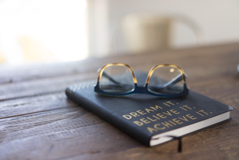Hvordan farven på dine læsebriller kan påvirke din læseoplevelse